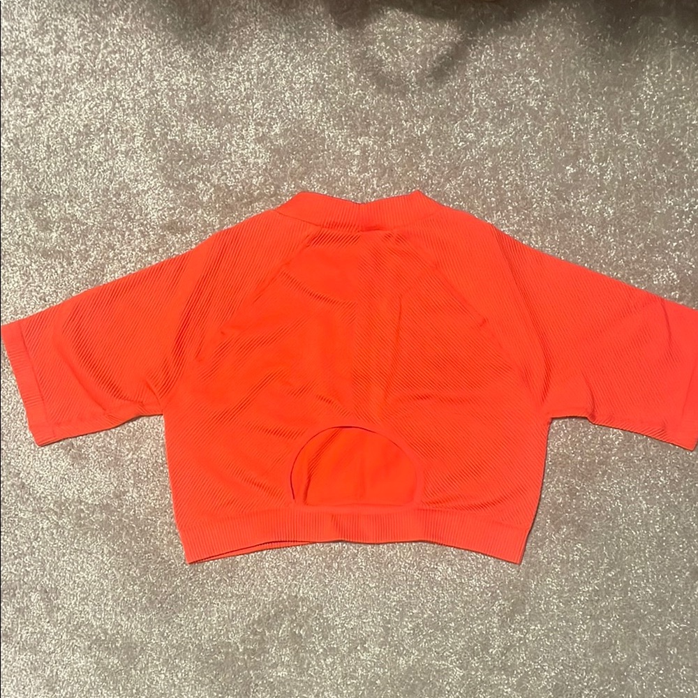 Fabletics Crop Top - Picture 2 of 2